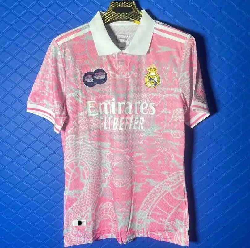 粉红有毒?皇马今年穿新赛季客场粉红已输三场 粉红有毒?皇马今年穿新赛季客场粉红已输三场